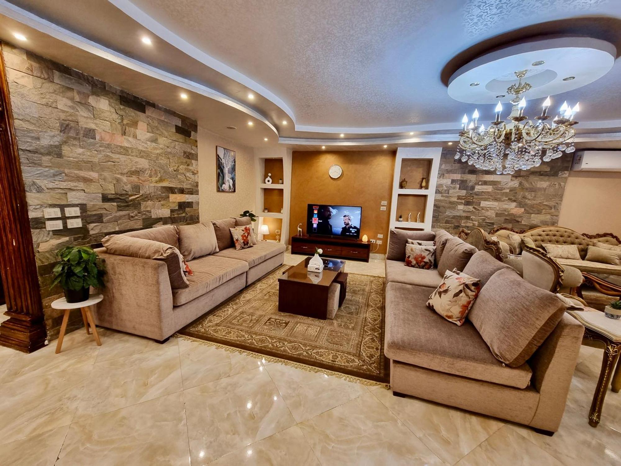 Apartment Cozy 3br In Maadi *